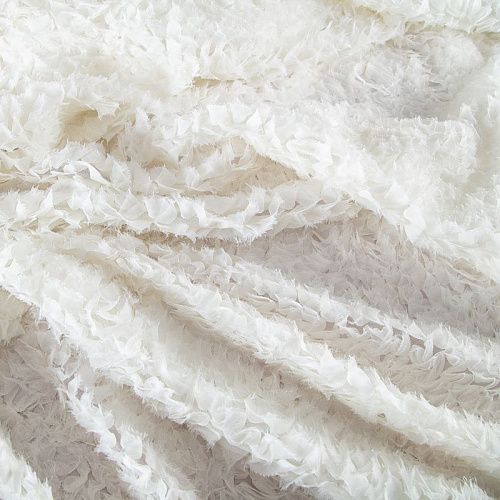 Сетка с объемной вышивкой 050-20041 молочный